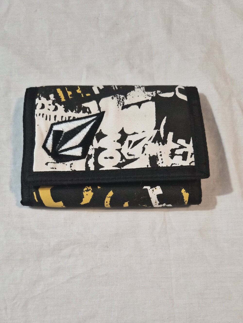 Volcom Trifold Wallet Black White Yellow Skate Surf Streetwear